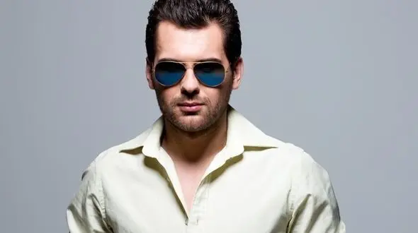 کاشت مو به روش FUE چگونه انجام می‌شود؟