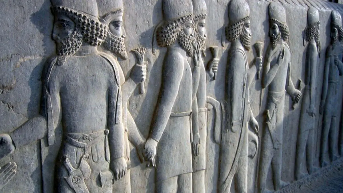 شکوه هنر هخامنشی در پلکان کاخ سه‌ دروازه