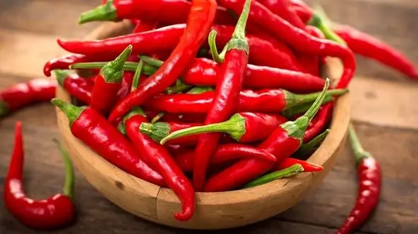 غذاهای تند می‌تواند به سوزش سر دل، معده درد یا اسهال منجر شود