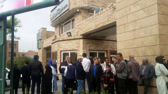 تجمع مالباختگان پروژه آریانا مقابل ساختمان فرمانداری شهرری