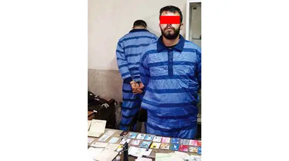 نمایش خانوادگی از پشت تلفن برای سیاه کردن افراد طمعکار+گفتگو و عکس متهم