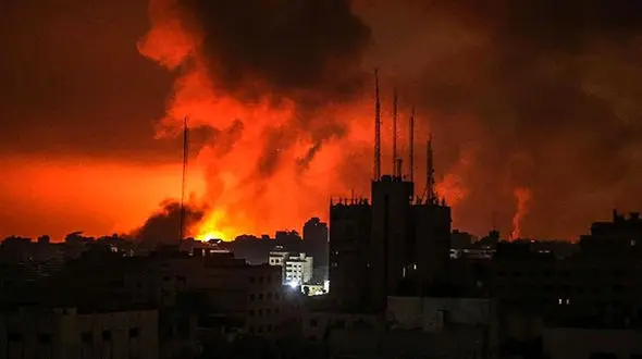 بمباران و گلوله‌باران غزه از هوا، دریا و زمین/ اسرائیل بار دیگرحملات خود را گسترش داد