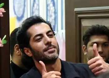 سلفی جالب نوید پورفرج و زنانی با پوشش خاص و روبنده قجری در بین جمعیت حاضر در پردیس سینمایی لوتوس مال/ اسکورت ویژه «رحیم نجار» در اکران عمومی بامداد خمار از پارکینگ تا مراسم با صدای محسن چاوشی