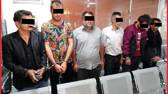 شکار 6 تبهکار مشهدی در کشتارگاه خودروها ! + عکس