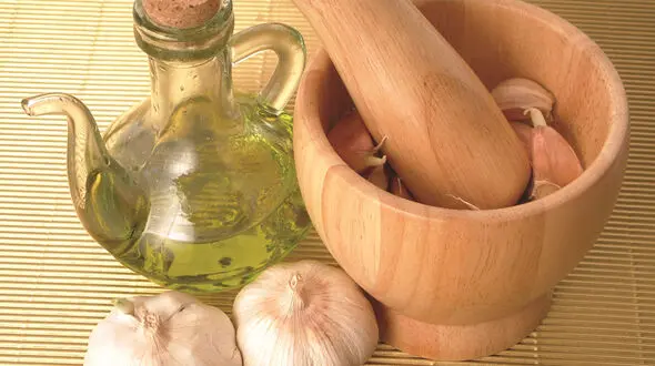 خواص باور نکردنی روغن سیر در رشد مو
