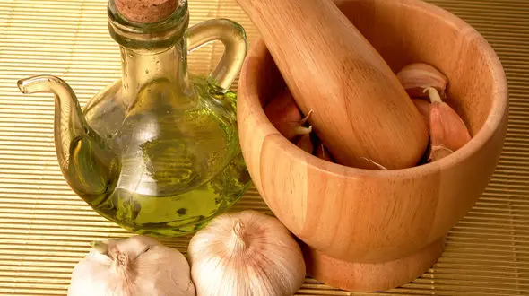 خواص باور نکردنی روغن سیر در رشد مو