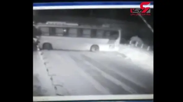 این اتوبوس چرا به قطار خورد!  + فیلم باورنکردنی / روسیه