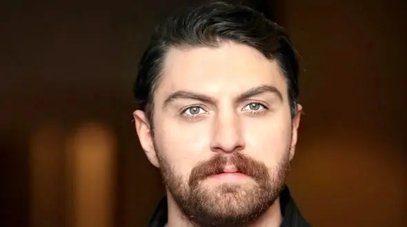 فیلم / امیرحسین فتحی:  دوست دخترم بستنی دلش خواست ...گفتم  بخر بیار بخوریم اونم .../ قرار اول توی کافه دختر باید .. قیاسی شاخ درآورد ...