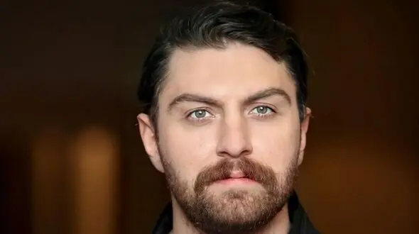 رونمایی از پدر معروف و جوون امیرحسین فتحی، سامان سریال قطب شمال/ بابای کارگردان از خودش هم مشهورتره+عکس