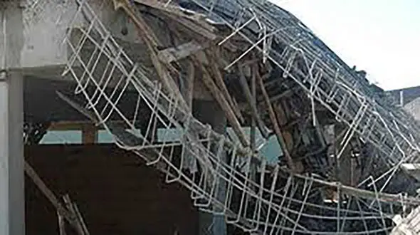 این ساختمان در چشم به هم زدنی همه را بلعید + فیلم