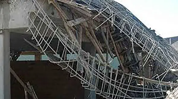 این ساختمان در چشم به هم زدنی همه را بلعید + فیلم