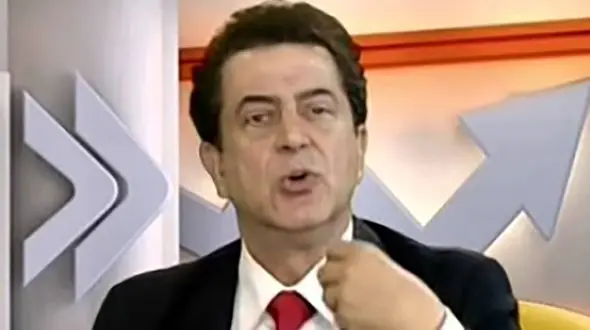 آتش گرفتن خانه حمید شب خیز در لس آنجلس ! شب خیز : زنگ زدن گفتن خونم آتیش گرفته حالا برناممون رو ببینیم بعد ! + عکس