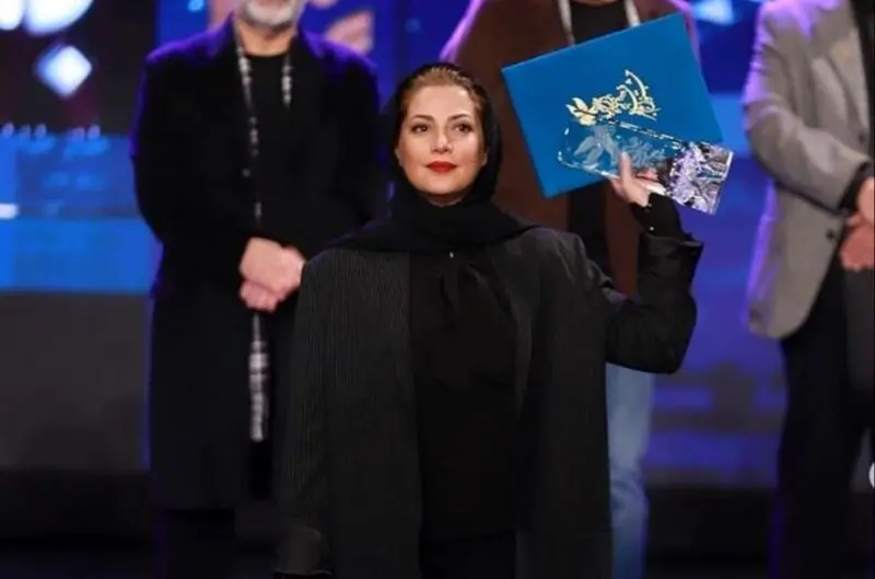 طناز طباطبایی