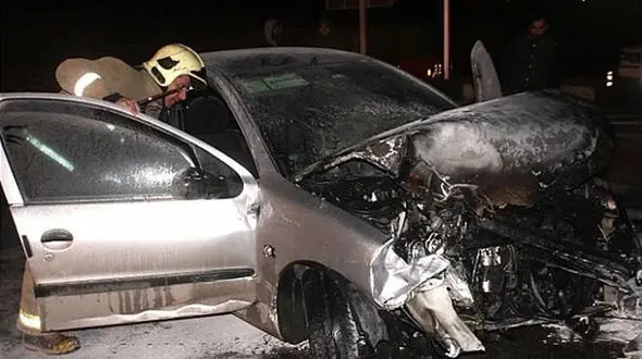 پژو 206 در تصادف 2 خودرو سوخت و نابود شد + تصاویر 