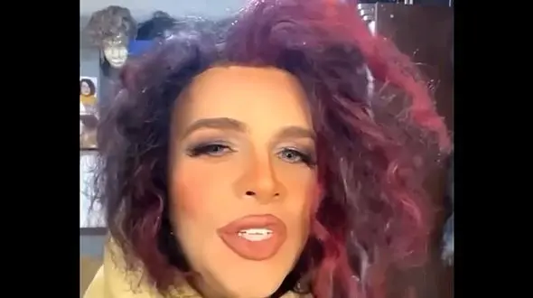 فیلم زن زیبای ایرانی که مرد است ! / او را می شناسید اما عمرا حدس بزنید کیست ؟!