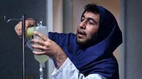 فیلم/ به بهانه روز پرستار یادی کنیم از سکانس های خنده دار با نقش آفرینی اسطوره های صبر در مقام پرستار/ بهرام افشاری، نعیمه نظام دوست، متین ستوده، رضا عطاران و...!