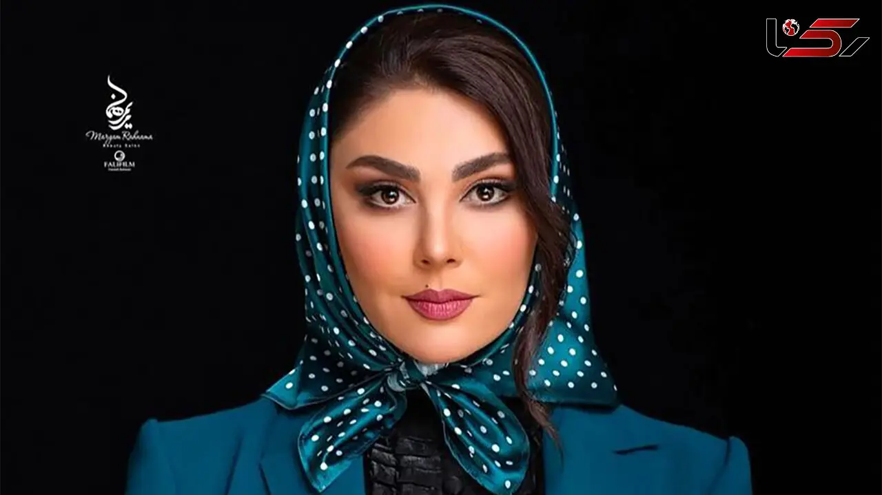 فیلم/ دکوراسیون شلوغ خانه لاله اسکندری؛ دیوارهای چوبی در کنار گیاهان سبز و اکسسوری های رنگی + عکس