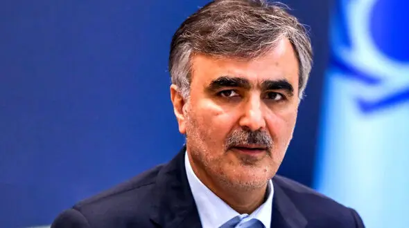 منابع ارزی حاصل از صادرات نفت کاهش نداشته و منابع ارزی و طلای ایران هم مطمئن است