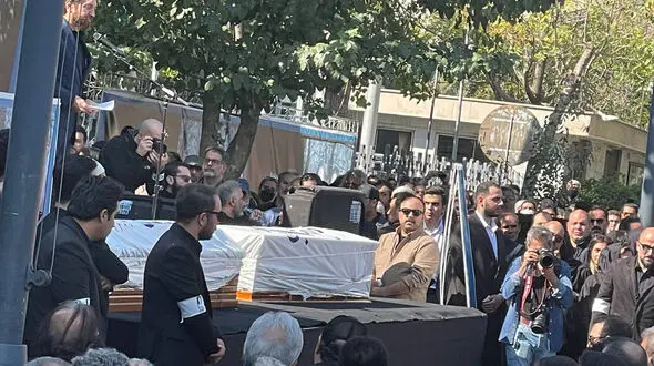 فیلم وداع آخر داریوش مهرجویی از تالار وحدت و جمع طرفدارانش !