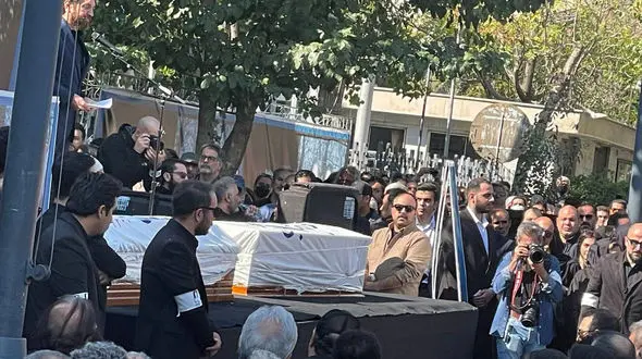 فیلم وداع آخر داریوش مهرجویی از تالار وحدت و جمع طرفدارانش !