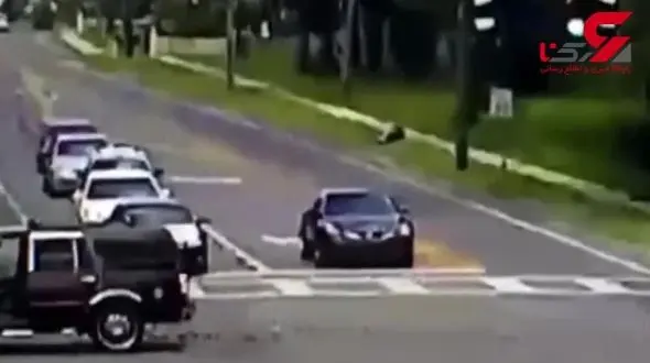 راننده‌ای که پس از تصادف با یک زن منتظر آمبولانس نماند + فیلم 