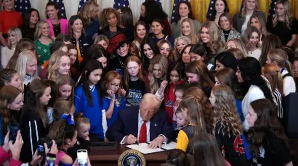 ترامپ فرمان منع حضور ورزشکاران تراجنسیتی در ورزش زنان را صادر کرد 