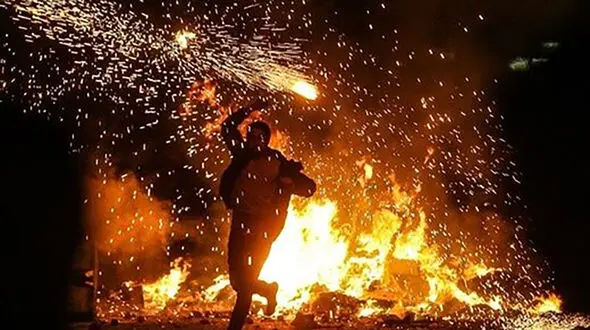 مصدومیت شدید ۴ جوان اصفهانی بر اثر انفجار ترقه های چهارشنبه سوری 