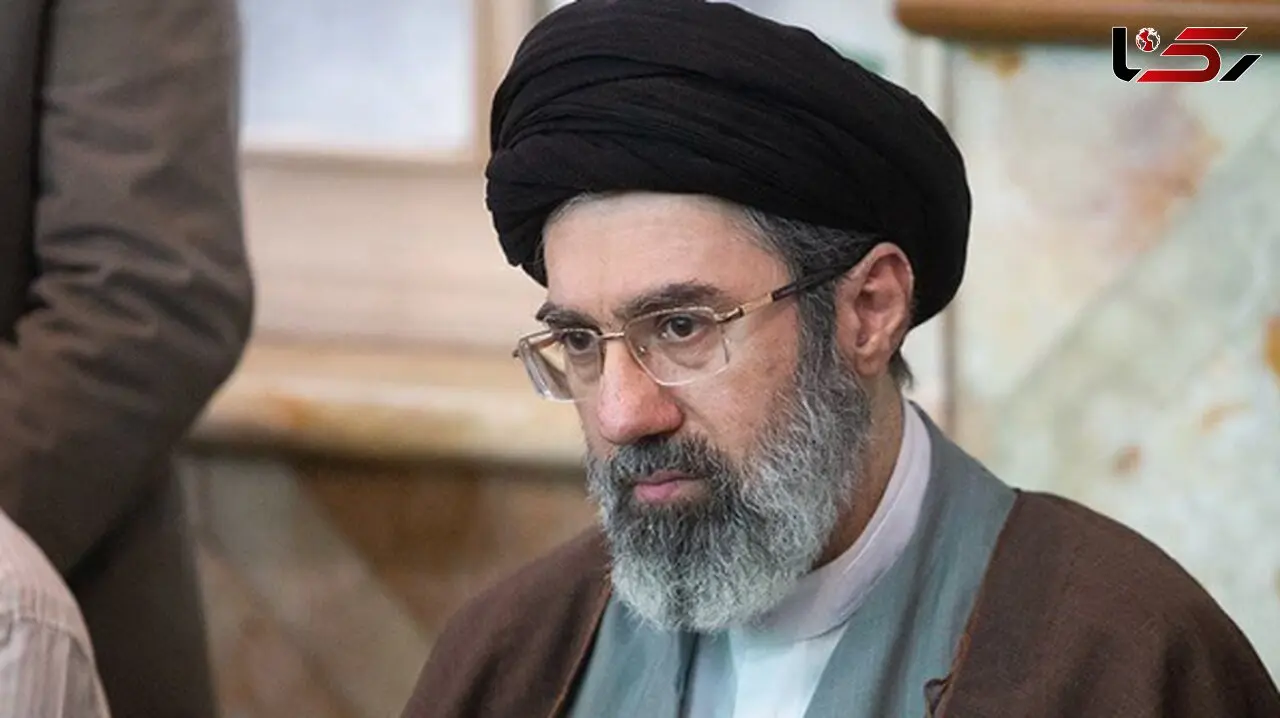 عکس معنادار  کفش  اسپورت سیدمجتبی خامنه‌ای فرزند رهبری انقلاب ! / با دیدن برند و قیمتش شوکه می شوید