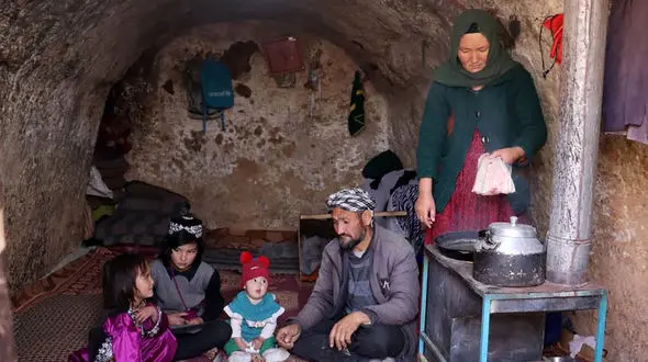 چلومرغ و سیب زمینی؛ غذای سنتی روستایی افغانستان را ببینید + فیلم