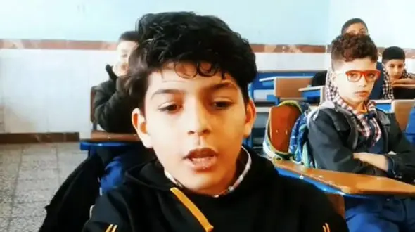 آوازخوانی جذاب دانش آموز خوش صدا با آهنگ همایون + فیلمی که جهانی شد!