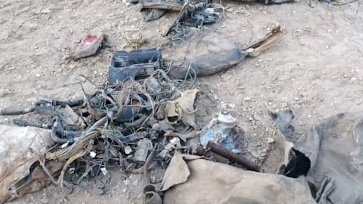 فیلم کشف پژو با جمجمه و اسکلت انسان پس از ۱۵ سال در حوالی اهواز / از زیر زمین بیرون کشیده شد