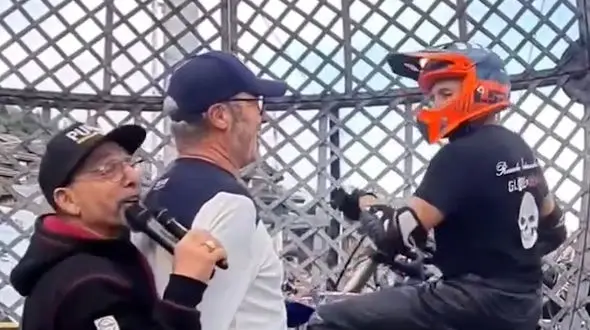 از موتور سواری در قفس مرگ تا تفریحات پسرها
