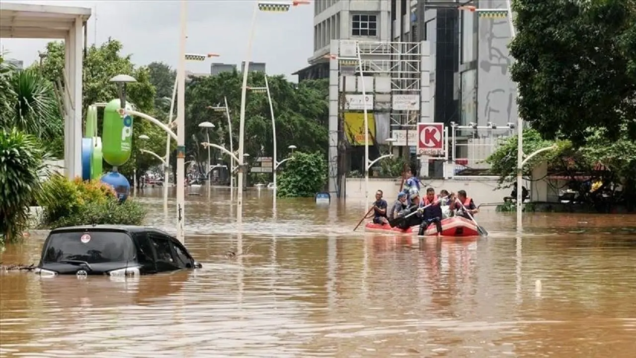 سیل و رانش زمین در اندونزی جان بیش از 900 نفر را گرفت