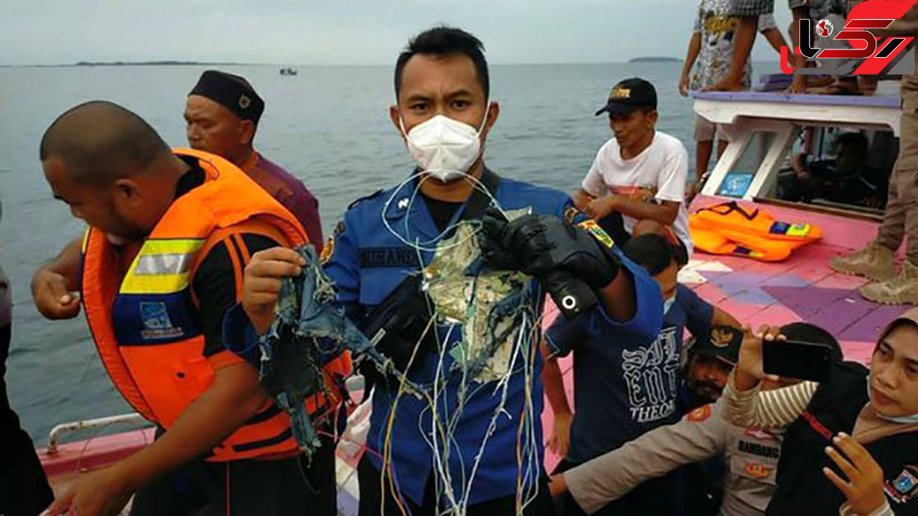 فیلم لحظه پیدا شدن لاشه هواپیمای بوئینگ اندونزیایی