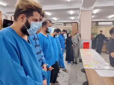 فیلم مواجهه حضوری مالباخته ها با  متهمان پرونده 2 شرکت لیزینگی خودرو  + گفتگو با گردانندگان باندهای کلاهبرداری