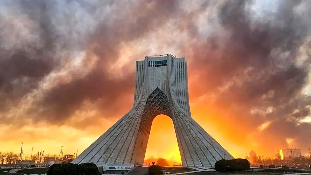 حملات آمریکا و اسرائیل به ایران، برج آزادی را تخریب کرد