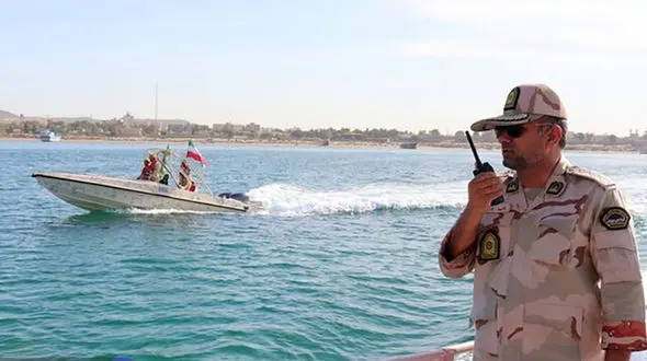 مرزبانان قشم ۲ کودک را در آب‌های خلیج فارس نجات دادند