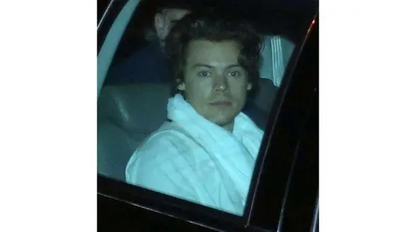 عجیب ترین لباسی که خواننده معروف پوشیده است ! / همه شوکه شدند + فیلم