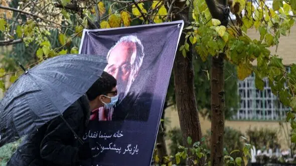 فیلم/ دقایقی تلخ و دردناک از تماس های بازیگران معروف به استاد پیشکسوت سینمای ایران که بی جواب ماند/ از گریه مریلا زارعی تا گلدان های خشک شده بالکن