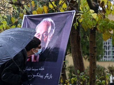 فیلم/ دقایقی تلخ و دردناک از تماس های بازیگران معروف به استاد پیشکسوت سینمای ایران که بی جواب ماند/ از گریه مریلا زارعی تا گلدان های خشک شده بالکن