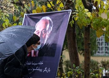 فیلم/ دقایقی تلخ و دردناک از تماس های بازیگران معروف به استاد پیشکسوت سینمای ایران که بی جواب ماند/ از گریه مریلا زارعی تا گلدان های خشک شده بالکن