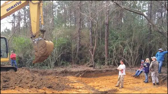  گوردسته‌جمعی در کنار یک دارالتأدیب