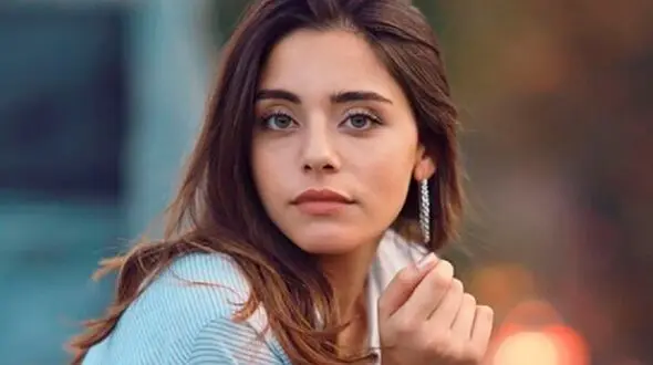 عکس های زیبا از سیلا تورک اوغلو بازیگر سریال شربت زغال اخته + بیوگرافی