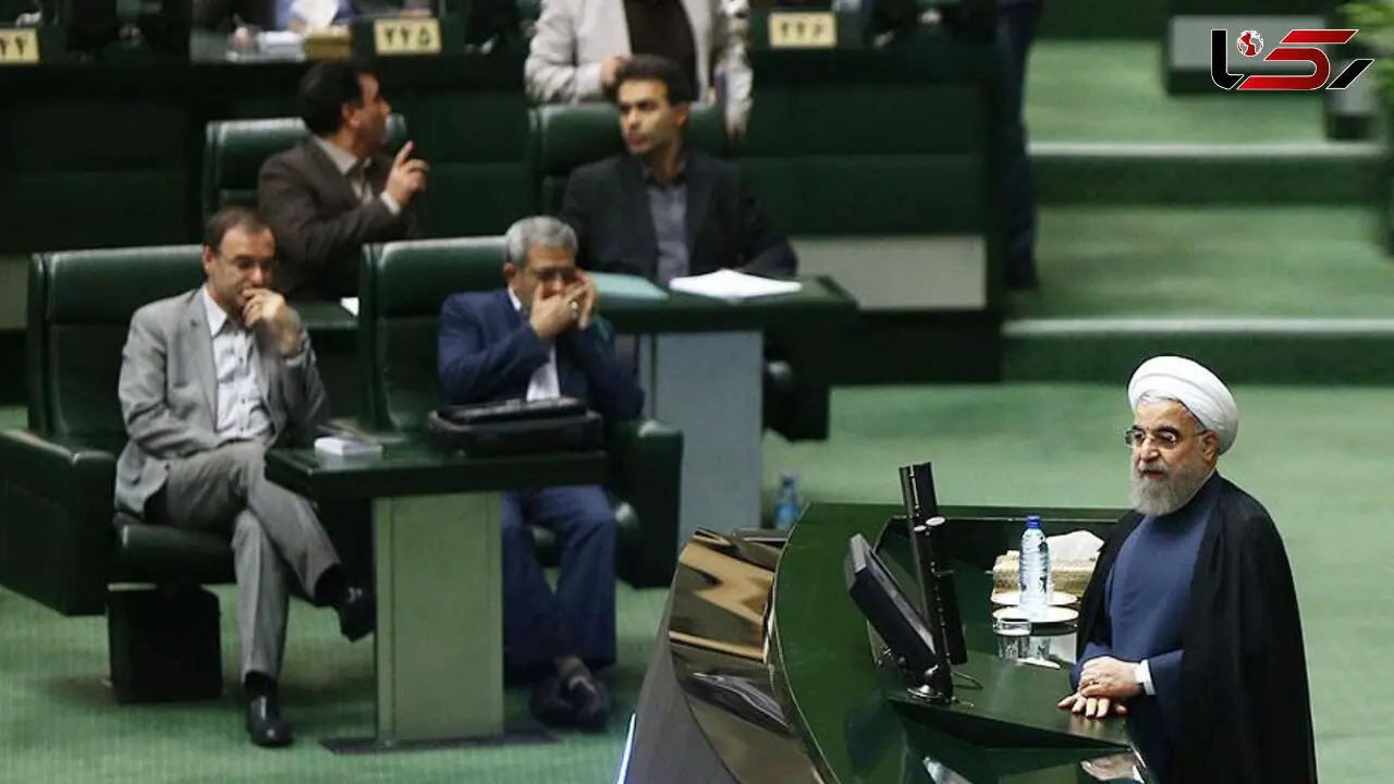 واکنش نمایندگان به برگزاری مراسم تحلیف