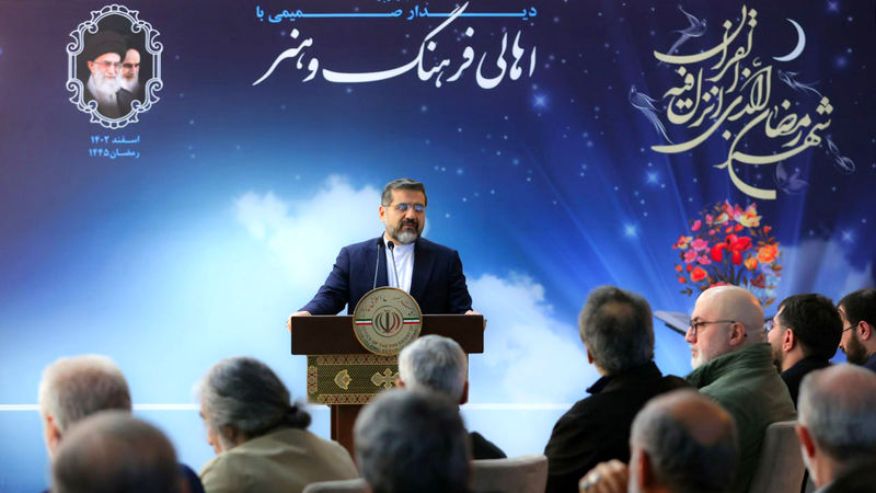غلامحسین اسماعیلی وزیر فرهنگ و ارشاد اسلامی در دیدار آیت الله سید ابراهیم رئیسی بعد عصرروز جمعه در نشست صمیمی با اهالی «فرهنگ و هنر»