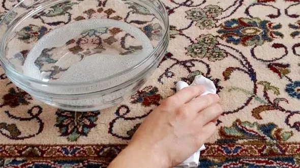 پاک کردن لکه های فرش با ترفندهای خانگی