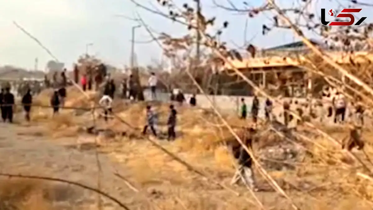 فیلم ازدحام شدید هواداران و تلاش برای ورود غیرمجاز