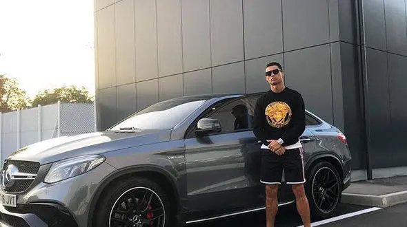 عکس رونالدو به همراه ماشین لاکچری جدیدش! 