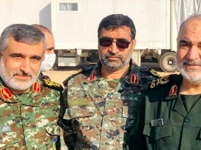 عکس سفر در زمان / قابی تماشایی از اولین شلیک راکت بومی ایران توسط  سردارحاجی‌زاده و سردار باقری !