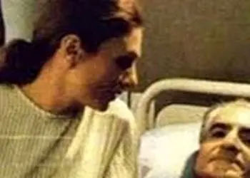 خاطره فرح از انتقال شاه به تیمارستان توسط آمریکا / در اتاقی بودم که درش دستگیره نداشت /  دیوانه شده بودم و باورم نمی‎شد